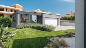 A modern house with a garage, a well-maintained lawn, and a clear sky. - Awesome home in Tar-Vabriga (Tar-Vabriga)