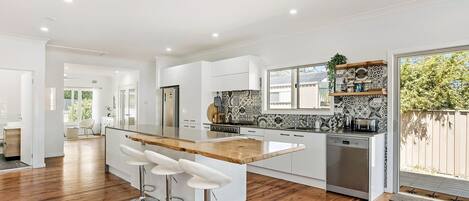 Microwave, stovetop, dishwasher