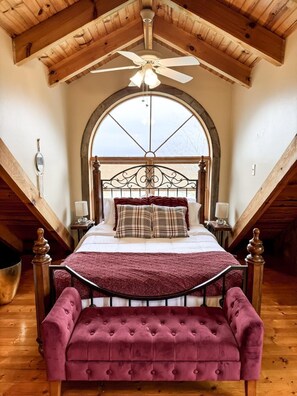 5 bedrooms, iron/ironing board, WiFi, bed sheets