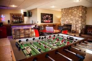 Bar (on property) - NEW CABIN! Hot Tub, Gazebo, Wraparound Deck, Sleeps 14. Drive to Hocking! (Chillicothe)
