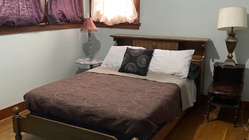 2 bedrooms, travel cot, bed sheets