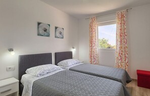 3 chambres, fer et planche à repasser, lit parapluie, Wi-Fi gratuit
