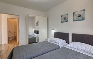 3 bedrooms, iron/ironing board, travel cot, free WiFi