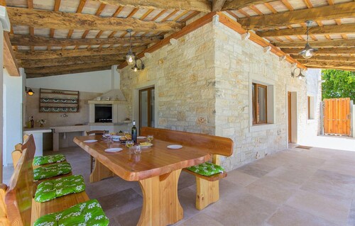 Cozy home in Sveti Petar u Sumi