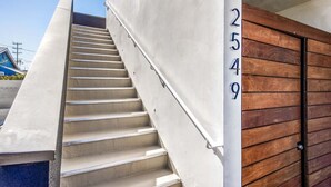 A staircase leading to a wooden door with the number 2549. - Cozy Luxurious 1 bed Loft style in Venice Beach (Los Angeles)