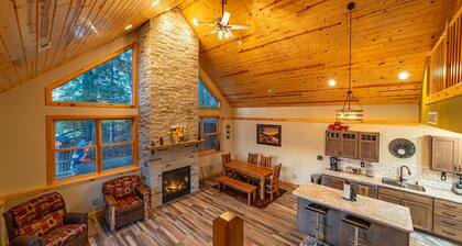 Lakefront, Hot Tub, Golf, Kayaks, ATV, Snowmobile Trails, St.Croix Casino