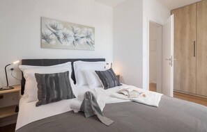 4 soverom, strykejern/-brett, reiseseng for barn og wi-fi (inkludert)