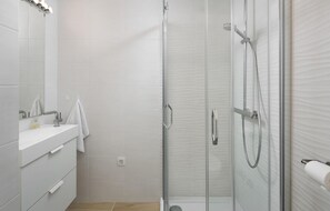 Shower, hair dryer - Cozy home in Labin - Rabac (Labin - Rabac)