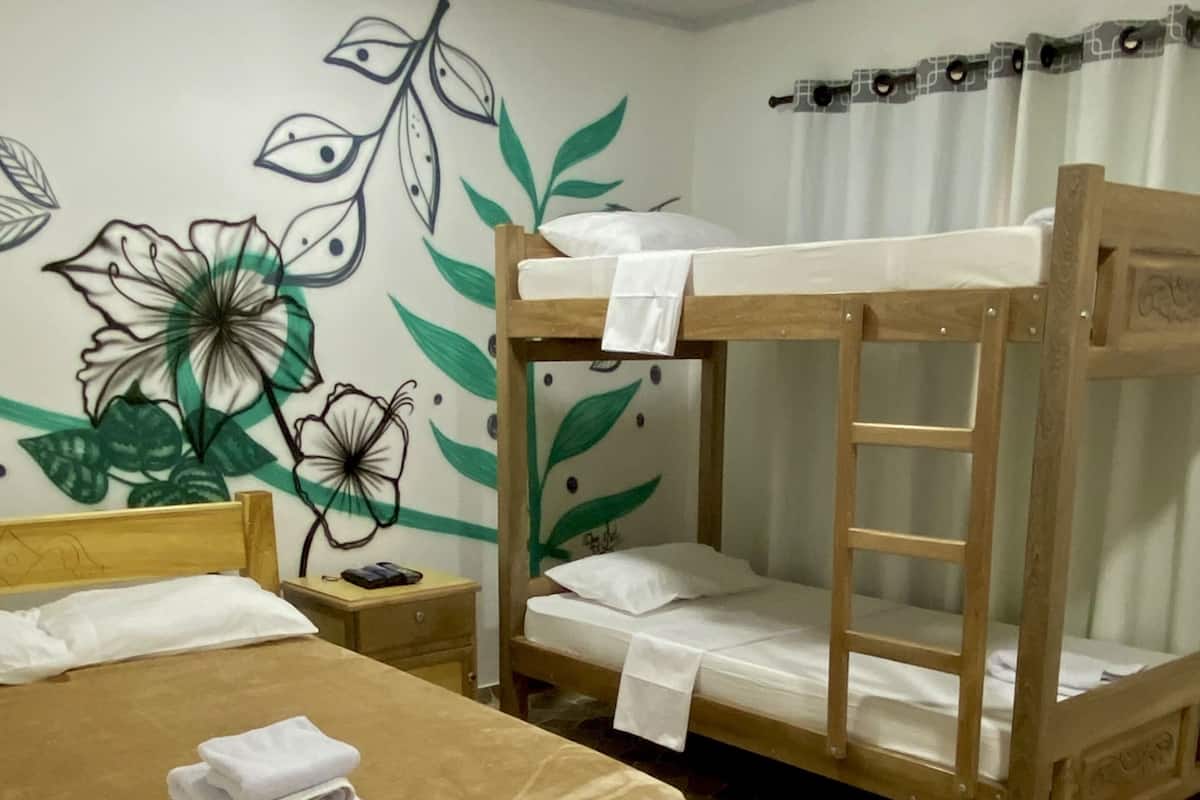 Vierpersoonskamer | 1 slaapkamer, gratis wifi, beddengoed