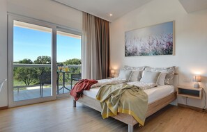 7 bedrooms, iron/ironing board, travel crib, free WiFi - Beautiful home in Pula (Pula)