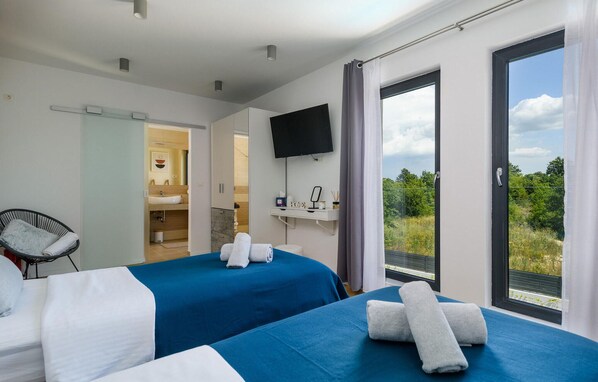 3 chambres, fer et planche à repasser, lit parapluie, Wi-Fi gratuit