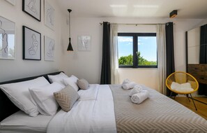 3 chambres, fer et planche à repasser, lit parapluie, Wi-Fi gratuit