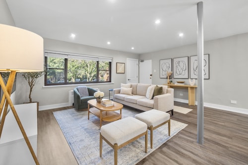 Modern Spacious New Renovation 1BR Evanston