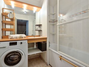 ヘアドライヤー、タオル