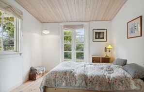 2 soverom, strykejern/-brett, reiseseng for barn og wi-fi (inkludert)