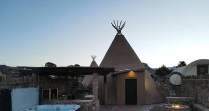 Crow Tipi by the Pond with 1 King Bed, Hot Tub and Outdoor Kitchen Unit #36