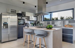 Fridge, oven, dishwasher, coffee/tea maker - Cozy home in Pula with sauna (Pula)