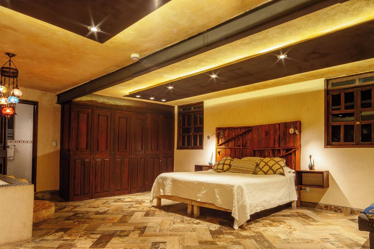 Loft de diseño, sauna, vistas a la piscina | Sábanas de algodón egipcio y ropa de cama de alta calidad
