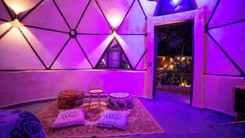 Chambre Panoramique, 2 grands lits, en bord de piscine