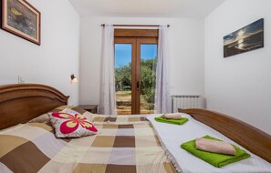 4 bedrooms, iron/ironing board, travel cot, free WiFi