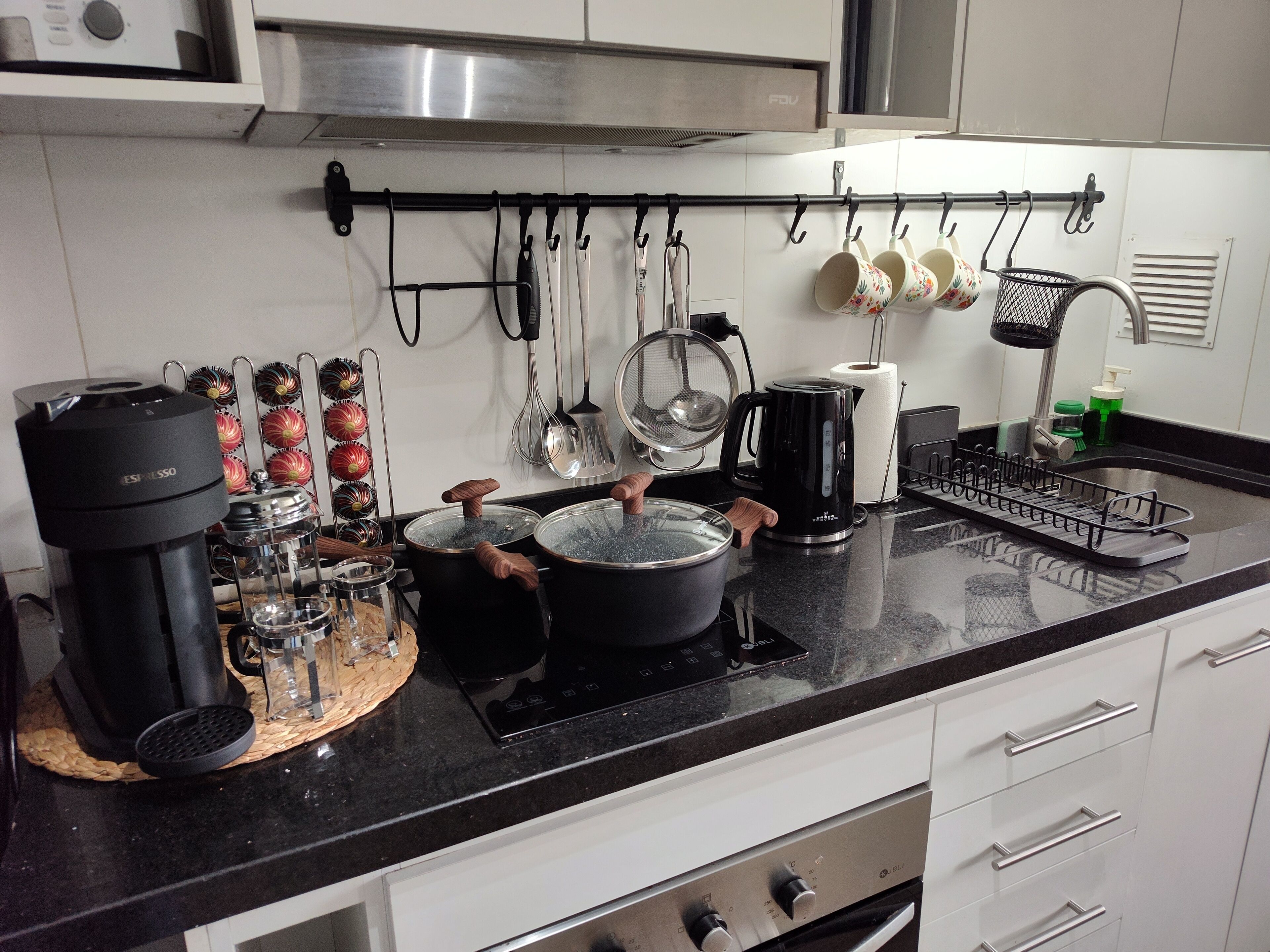 Refrigerador, microondas, horno y parrilla de estufa 