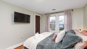 2 bedrooms, desk, iron/ironing board, WiFi (free)
