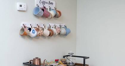 The Nest: Cozy Staunton Apartment + Walk Downtown
