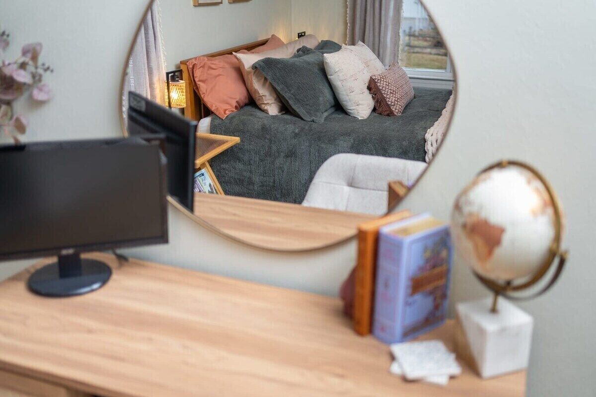2 bedrooms, desk, iron/ironing board, WiFi (free)