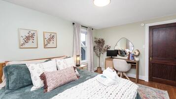 2 bedrooms, desk, iron/ironing board, WiFi (free)