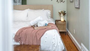 2 bedrooms, desk, iron/ironing board, WiFi (free)