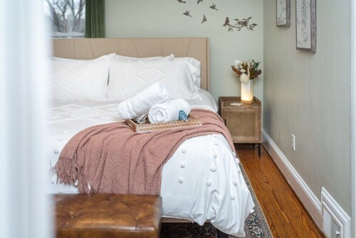 The Nest: Cozy Staunton Apartment + Walk Downtown
