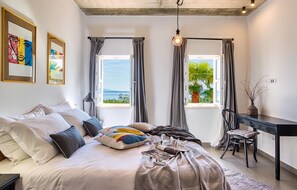 4 quartos, ferros/tábuas de passar roupa, berço de viagem