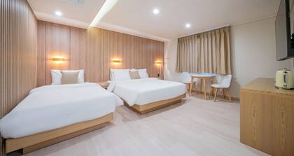 Two H Hotel