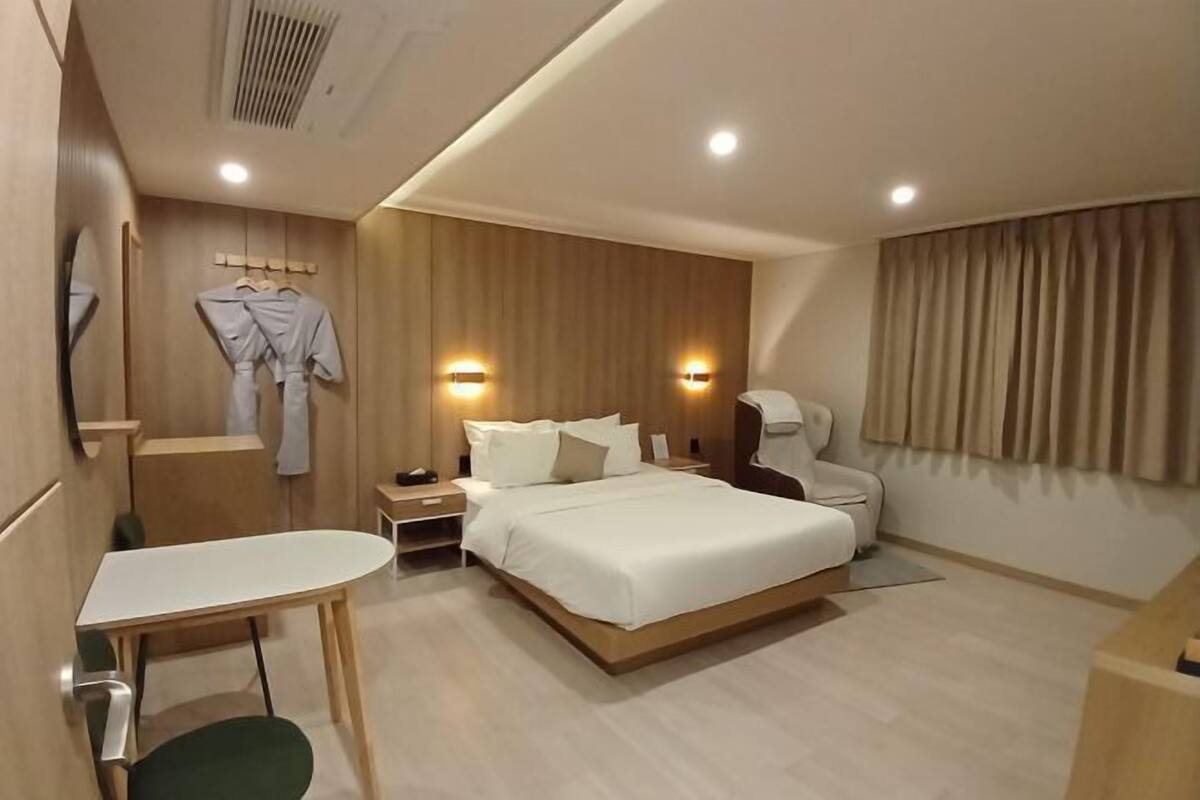 Soundproofing, WiFi (free)