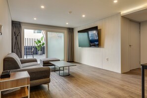 Signature Suite | Living area | Flat-screen TV - Two H Hotel (Busan)