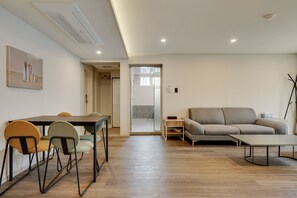 Signature Suite | Living area | Flat-screen TV - Two H Hotel (Busan)