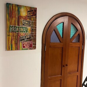 En 42-tommers smart-TV med digitale kanaler samt Netflix