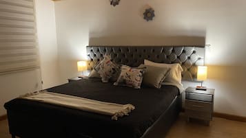 Habitación básica | 1 habitación, escritorio y espacio para trabajar con laptop