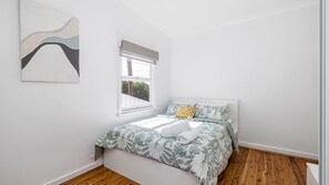 3 bedrooms, iron/ironing board, free WiFi, bed sheets - Coastal Cottage in Nelson Bay - Pet Friendly (Nelson Bay)