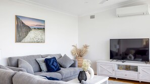 TV - Coastal Cottage in Nelson Bay - Pet Friendly (Nelson Bay)