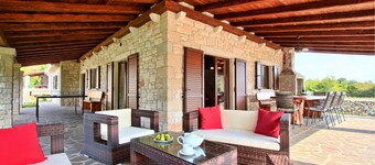 Amazing home in Tinjan