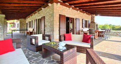 Amazing home in Tinjan