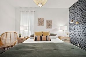 2 bedrooms, iron/ironing board, internet, bed sheets