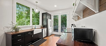 Boho Bungalow - Downtown - Free Parking