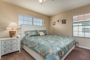 5 bedrooms, iron/ironing board, WiFi, bed sheets - Rent this Luxury 5 Star Townhome on Paradise Palms Resort, Orlando Townhome 6299 (Orlando)