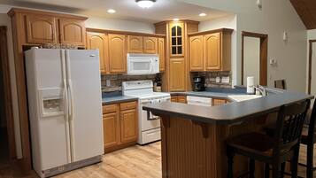 Mikroaaltouuni, uuni, liesi, astianpesukone