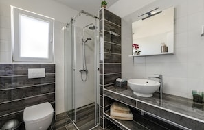 Douche, sèche-cheveux