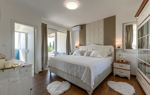 6 Schlafzimmer, Reisekinderbett, kostenloses WLAN, Bettwäsche