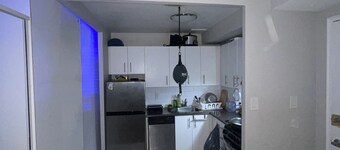 Chill and peaceful apartment in Sherbourne street and Carlton street 