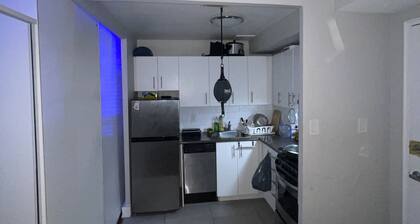 Chill and peaceful apartment in Sherbourne street and Carlton street